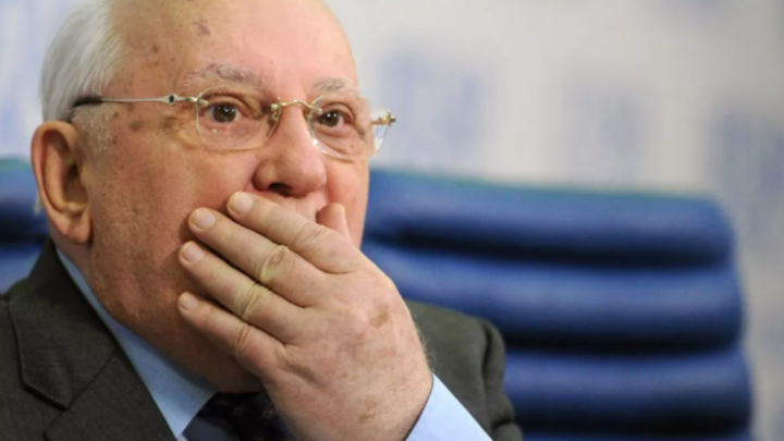 Горбачев назвал разрушившие перестройку и Советский Союз «два удара»