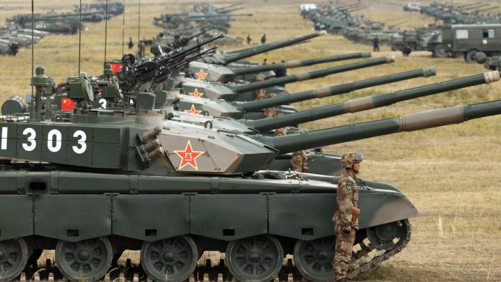 Китай начал расконсервацию вооружений для передачи России