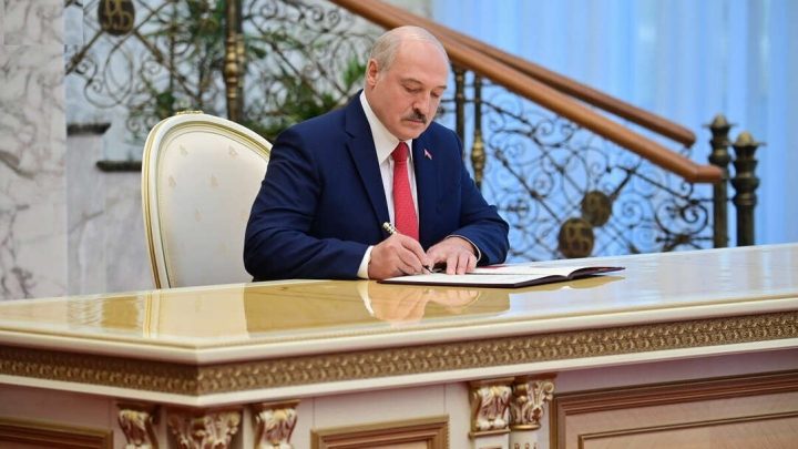 Лукашенко подписал указ о призыве 250 офицеров запаса на военную службу